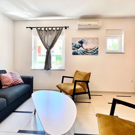 B88 Apartments - Vila Palma Sveti Filip i Jakov Bagian luar foto