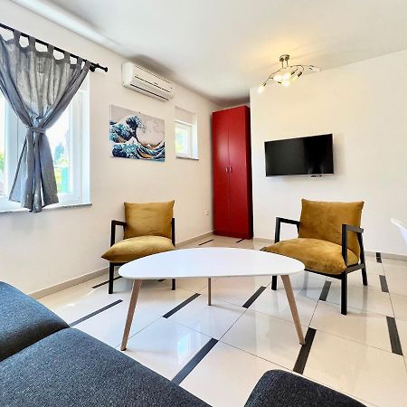 B88 Apartments - Vila Palma Sveti Filip i Jakov Bagian luar foto