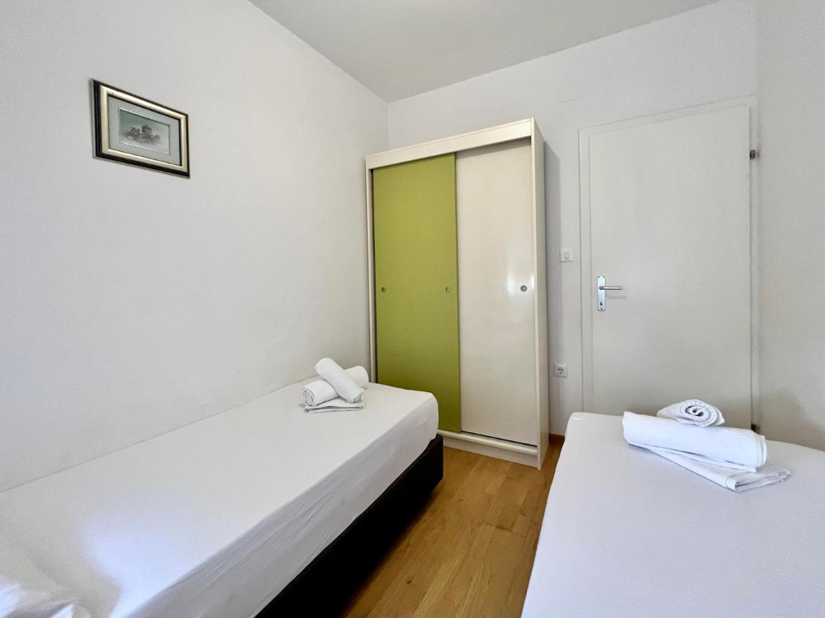 B88 Apartments - Vila Palma Sveti Filip i Jakov Bagian luar foto