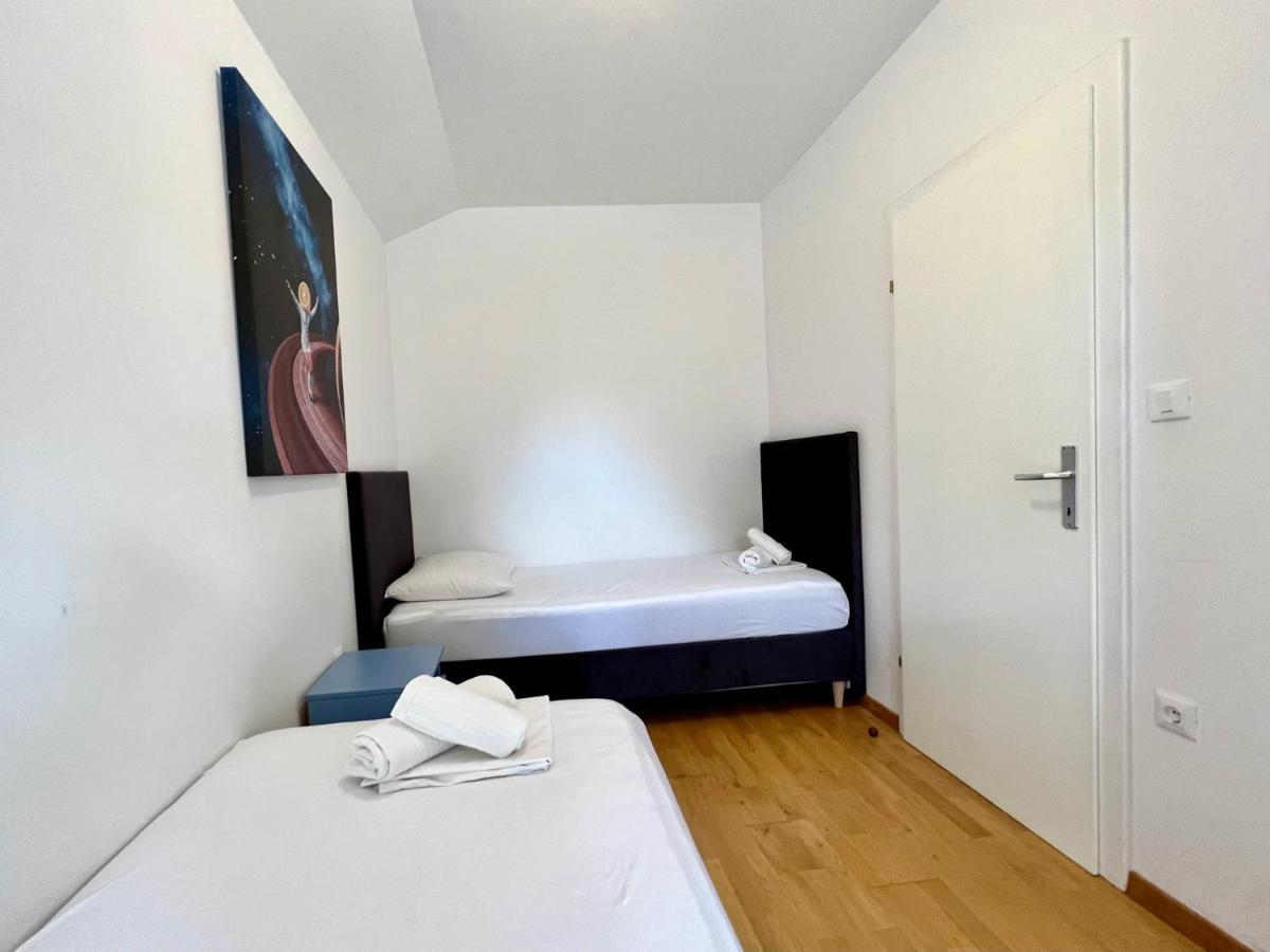 B88 Apartments - Vila Palma Sveti Filip i Jakov Bagian luar foto
