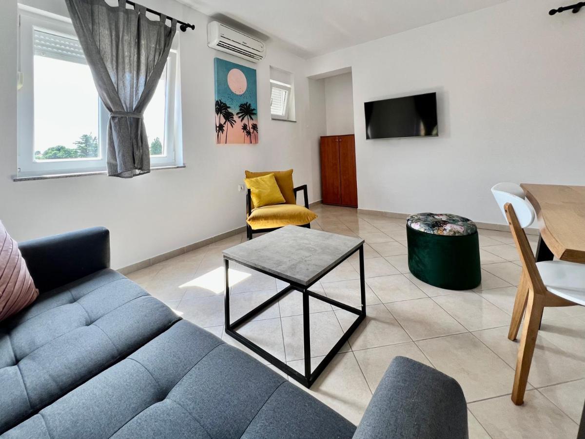 B88 Apartments - Vila Palma Sveti Filip i Jakov Bagian luar foto