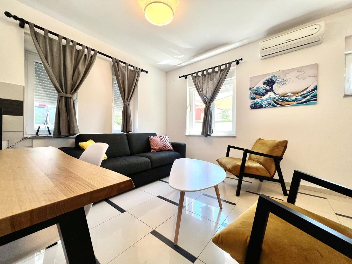 B88 Apartments - Vila Palma Sveti Filip i Jakov Bagian luar foto