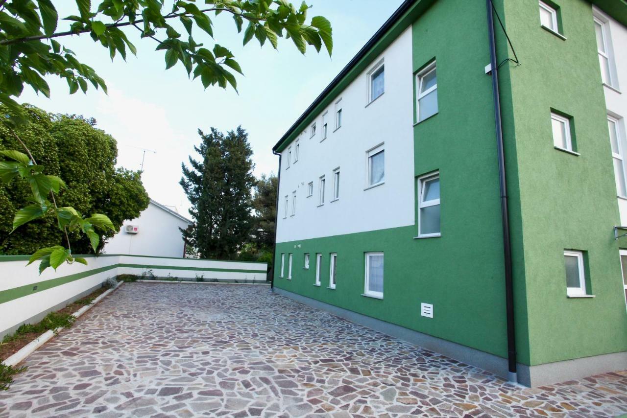 B88 Apartments - Vila Palma Sveti Filip i Jakov Bagian luar foto