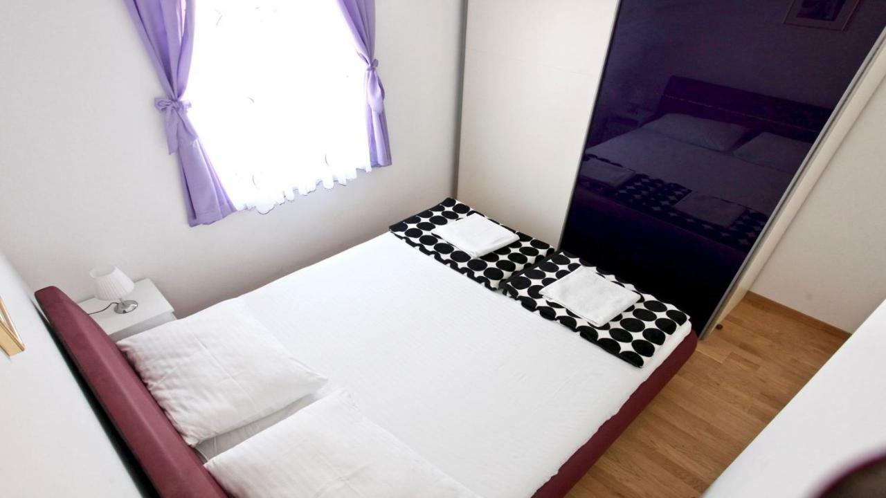 B88 Apartments - Vila Palma Sveti Filip i Jakov Bagian luar foto