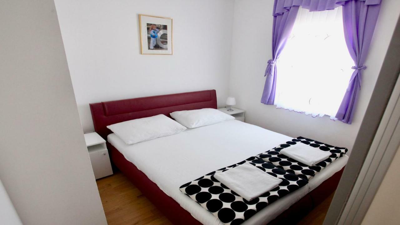 B88 Apartments - Vila Palma Sveti Filip i Jakov Bagian luar foto