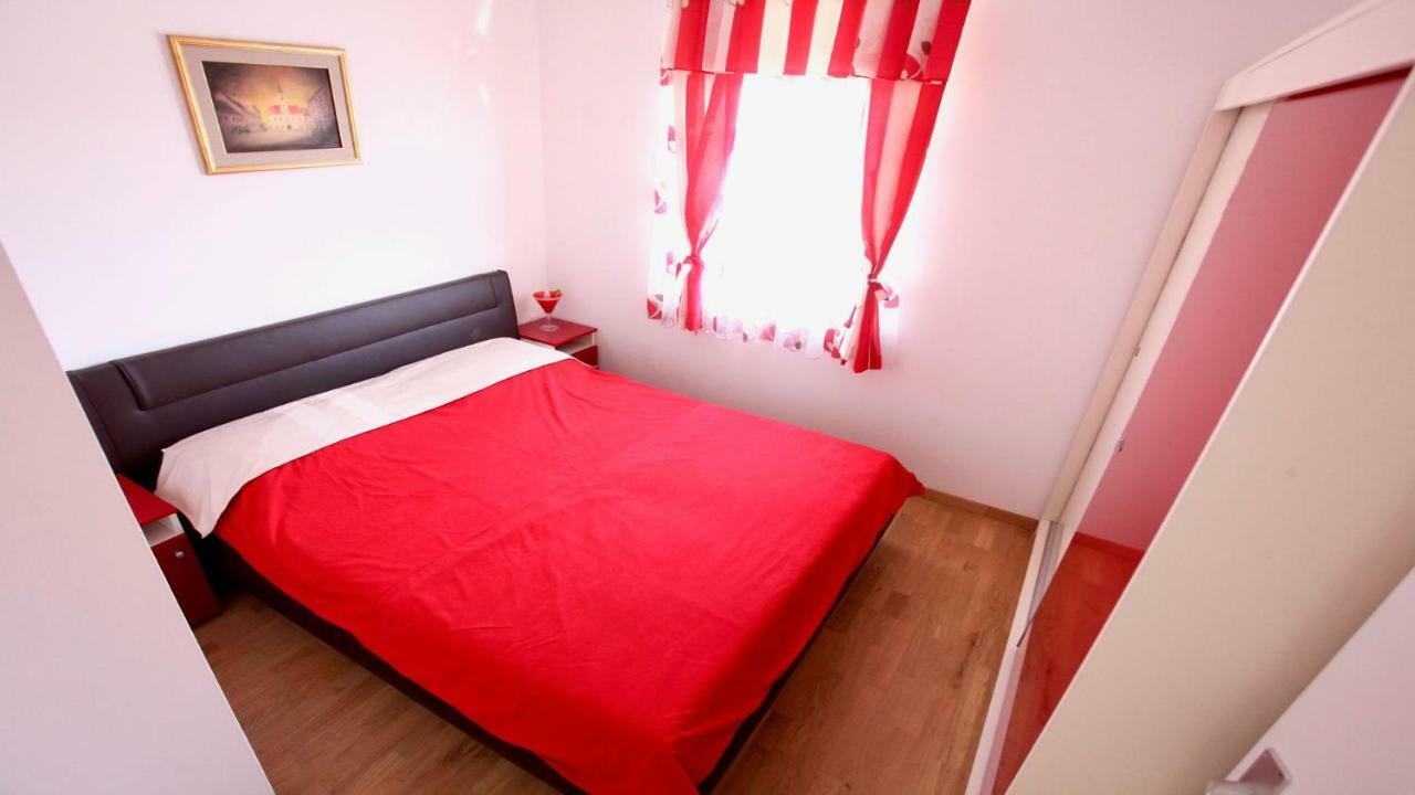 B88 Apartments - Vila Palma Sveti Filip i Jakov Bagian luar foto