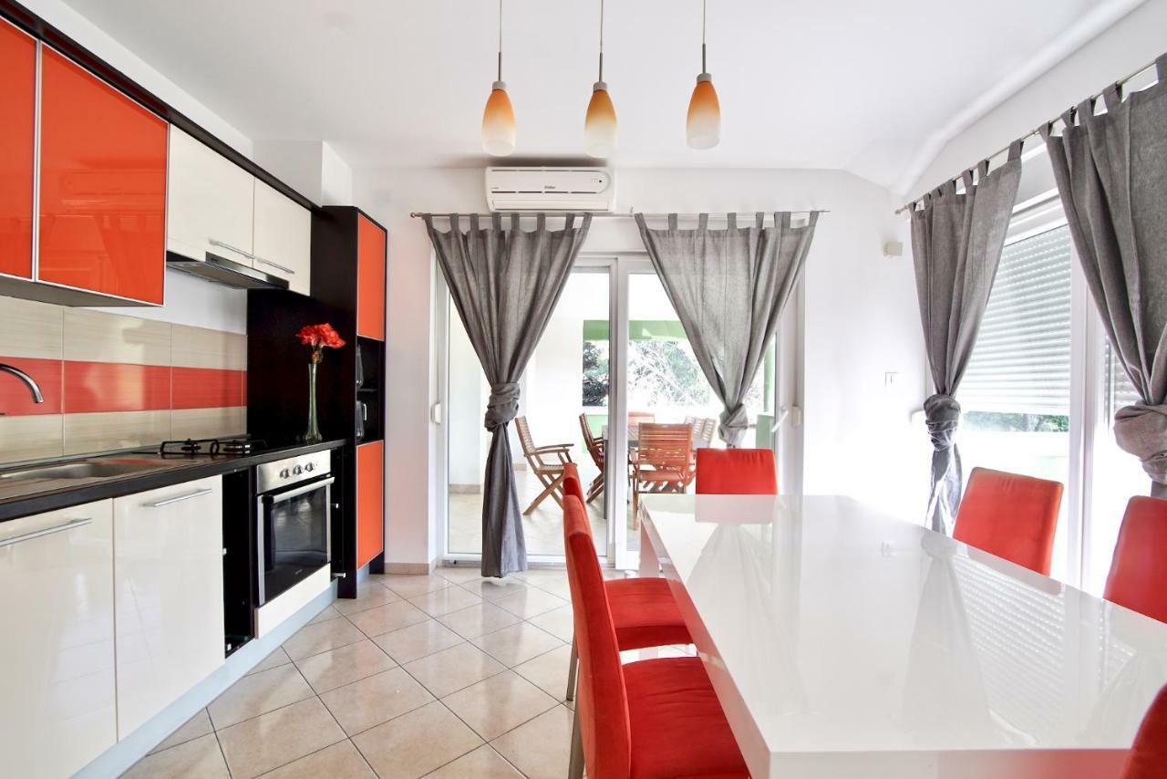 B88 Apartments - Vila Palma Sveti Filip i Jakov Bagian luar foto