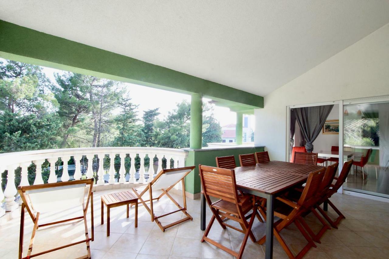 B88 Apartments - Vila Palma Sveti Filip i Jakov Bagian luar foto