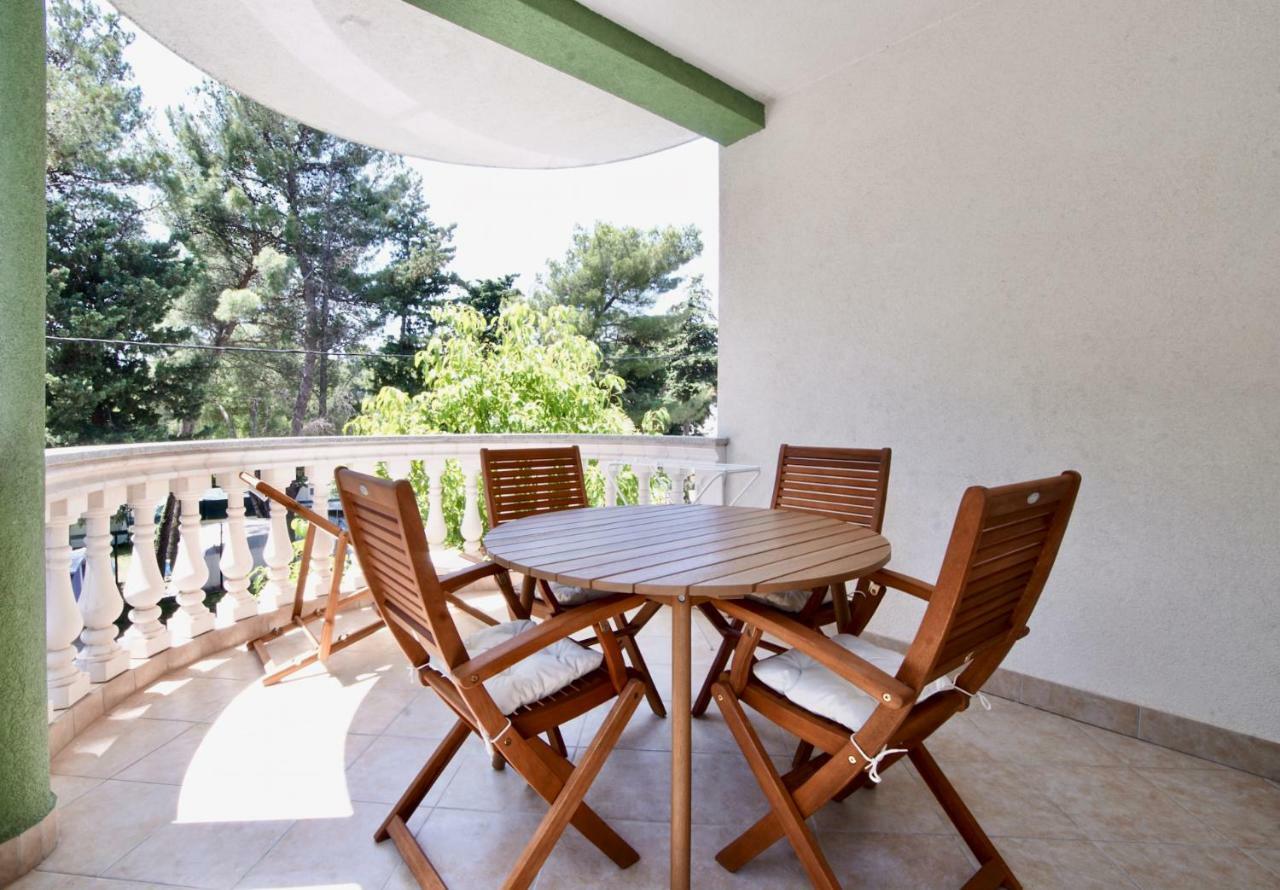 B88 Apartments - Vila Palma Sveti Filip i Jakov Bagian luar foto