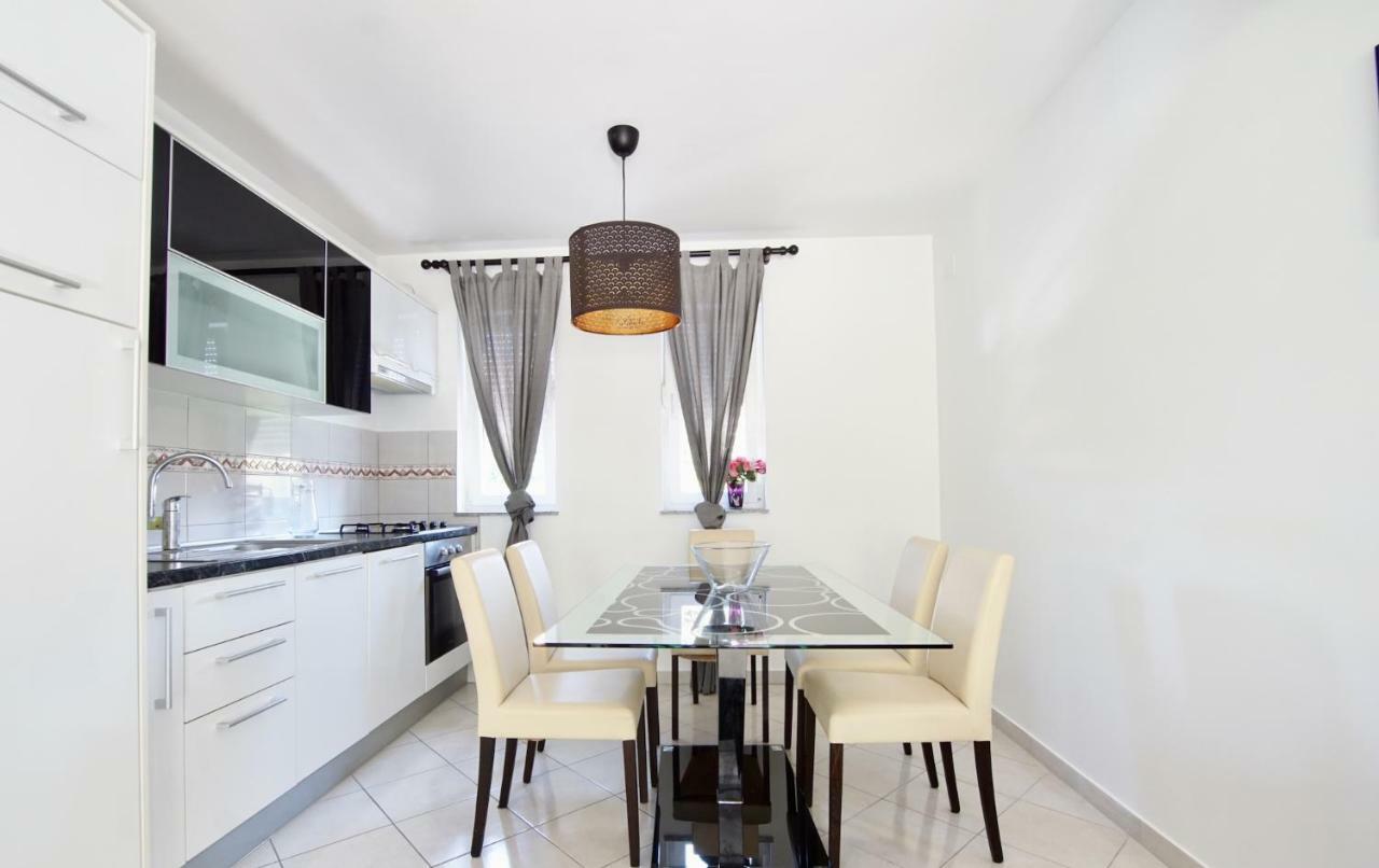 B88 Apartments - Vila Palma Sveti Filip i Jakov Bagian luar foto