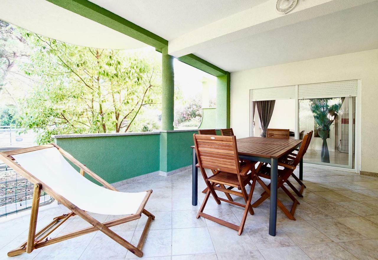 B88 Apartments - Vila Palma Sveti Filip i Jakov Bagian luar foto